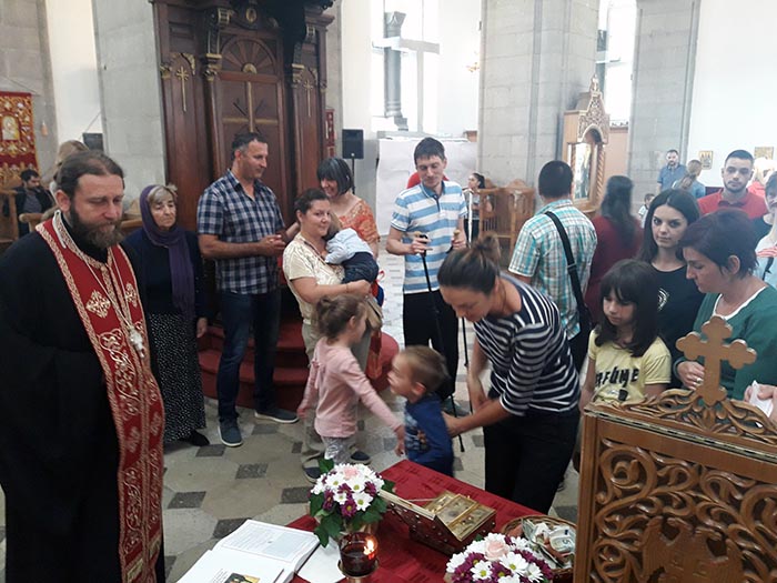 Свечано испраћене мошти Светог Нектарија Егинског из Никшића