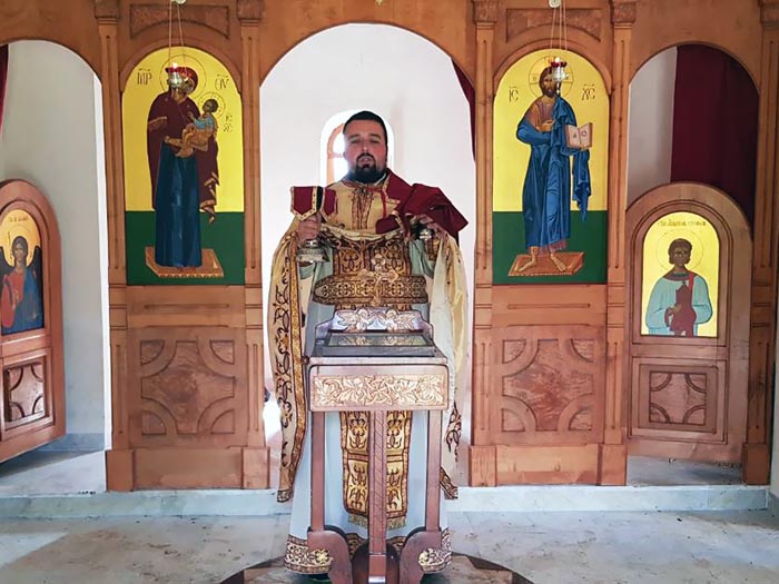 Литургија у храму Светог архангела Михаила у Ријеци Марсенића