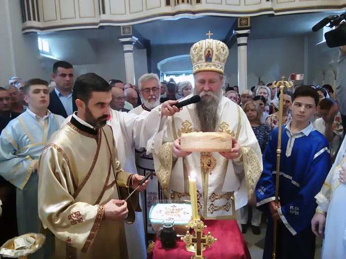 Слава храма Вазнесења Господњег на Топлој, богослужио Владика Јоаникије