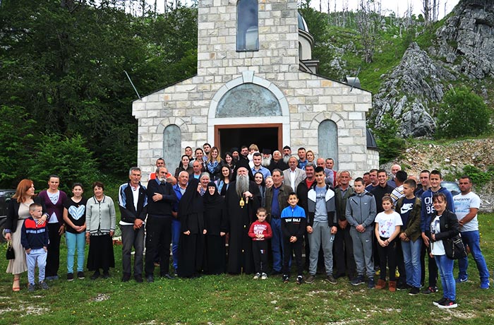 Епископ Јоаникије богослужио у манастиру Сомина