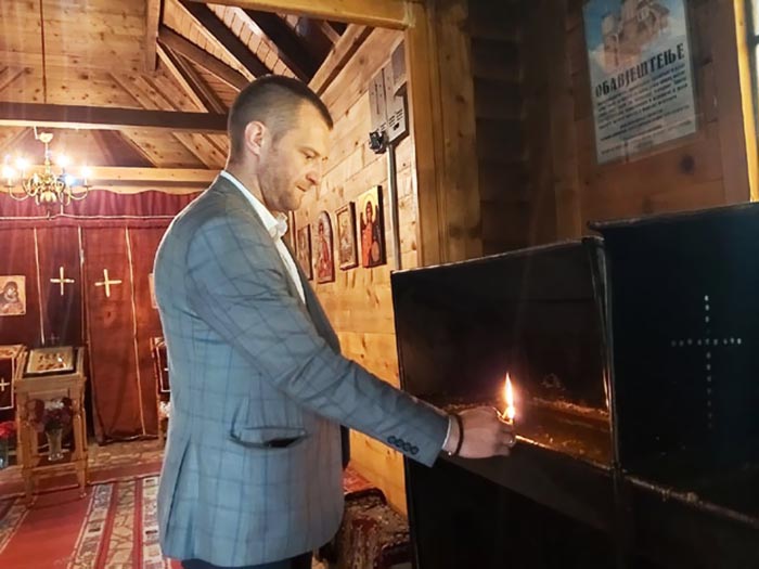 Напустио Мила и вратио мандат због цркве и литија!