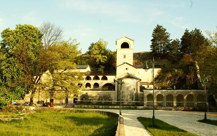 Епископски савјет: Политикантска злоупотреба озбиљне теме пред најављене изборе