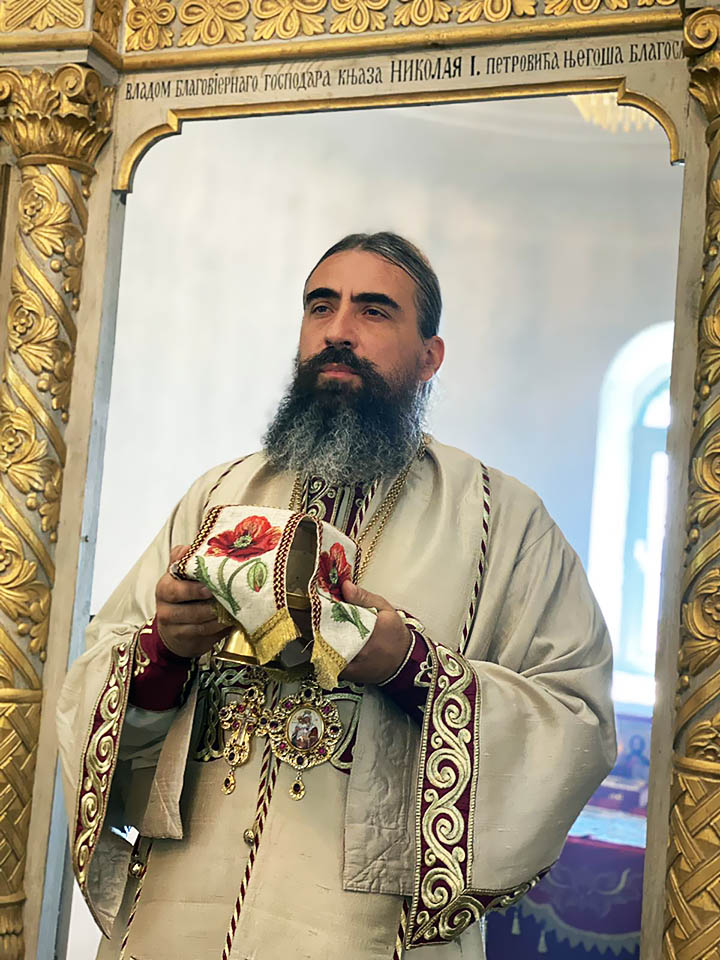 Владика Методије поручио вјерном народу, сабраном у Краљима: Да носимо бремена једни других