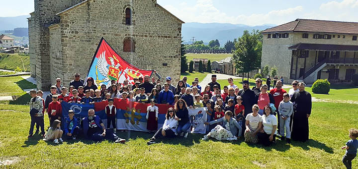 Дјеца са Косова и Метохије у манастиру Ђурђеви Ступови