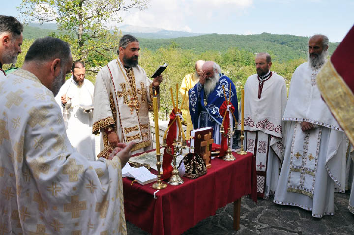 Литургију у Долима пивским служио Епископ Методије