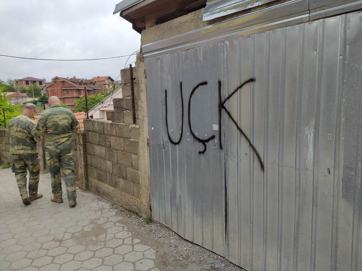 Претећи графити узнемирили Србе у Ораховцу