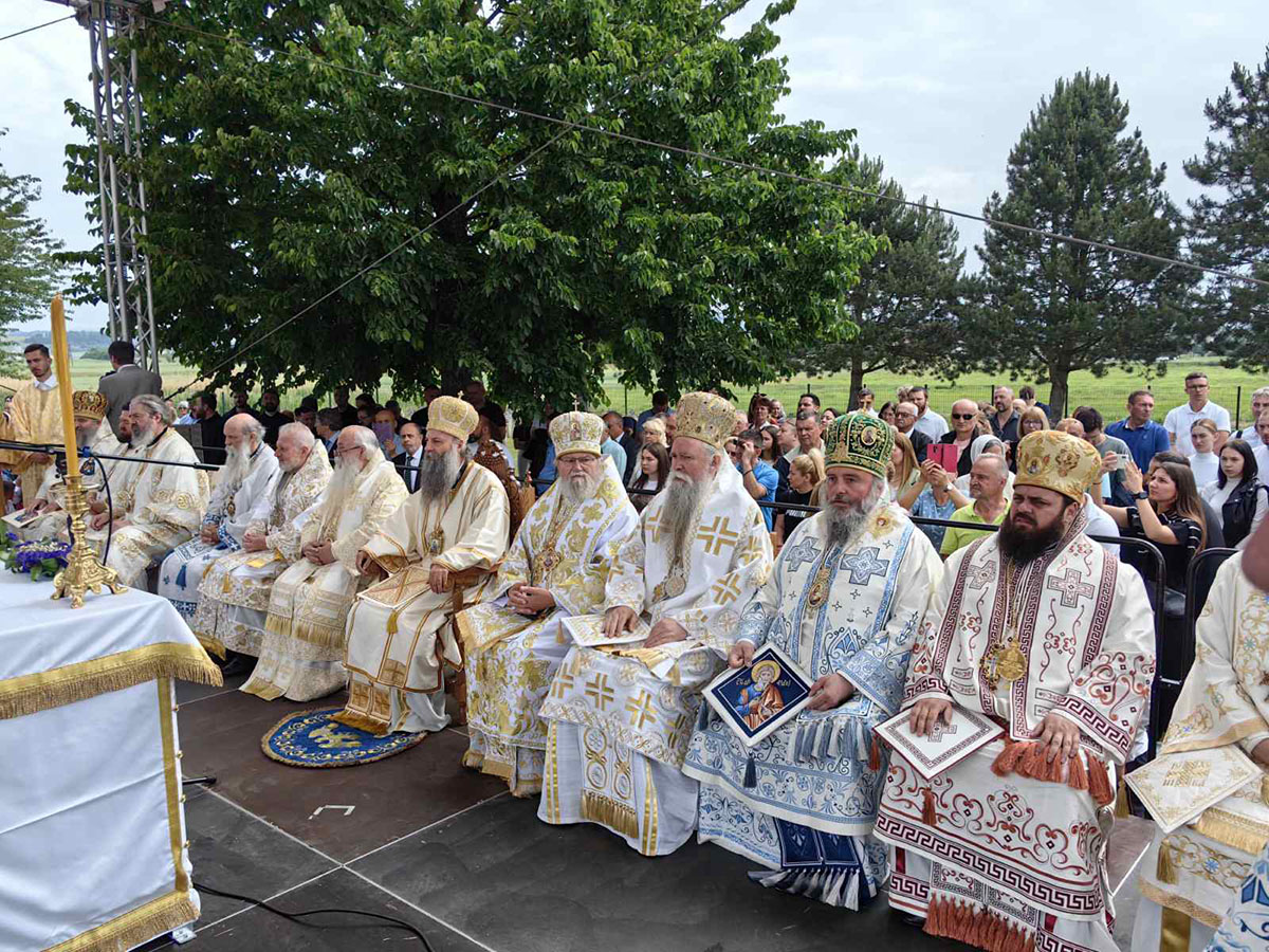 Патријарх Порфирије освештао спомен-капелу Светих српских новомученика у Маутхаузену
