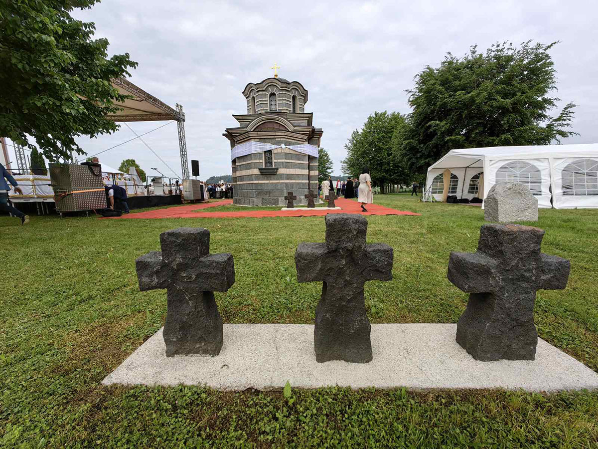 Патријарх Порфирије освештао спомен-капелу Светих српских новомученика у Маутхаузену