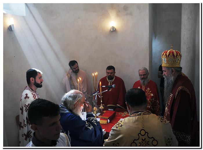 Храм Светог Атиногена на Вучјем долу прославио крсну славу