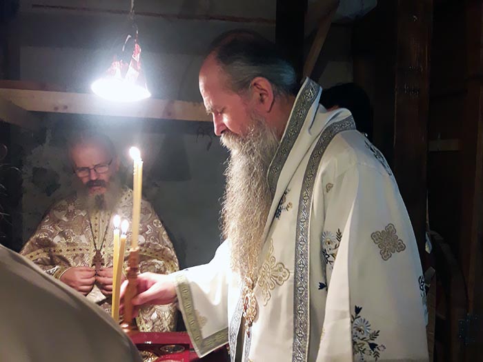 Литургија у манастиру Урошевица