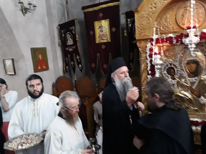 Бденије уочи празника Иконе Пресвете Богородице Тројеручице