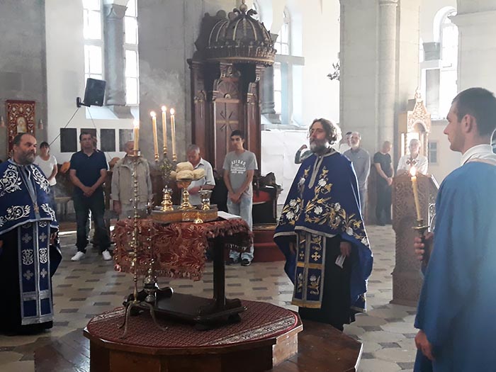 Празнично бденије уочи празника Тихвинске иконе Пресвете Богородице