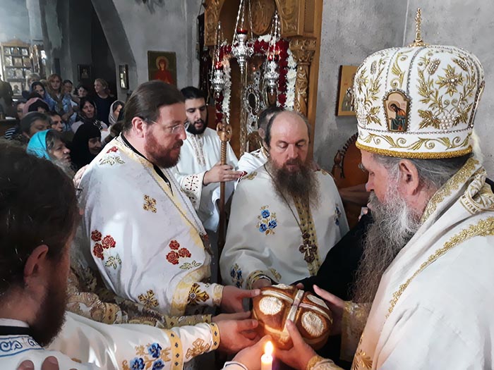 Литургија на празник Пресвете Богородице Тројеручице