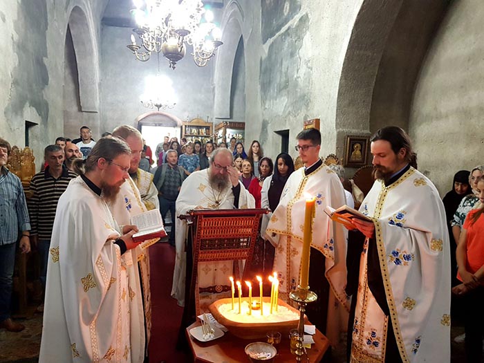 У манастиру Ђурђеви Ступови служена Света Тајна Јелеосвећења
