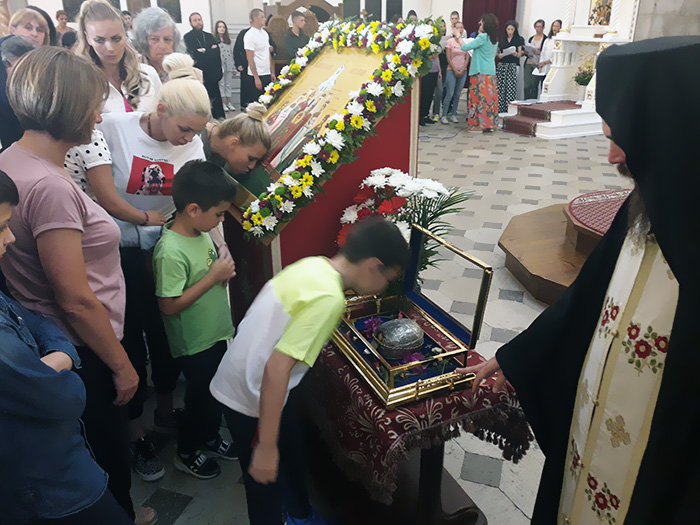 У Никшићу служено празнично бденије поред моштију Свете Февроније