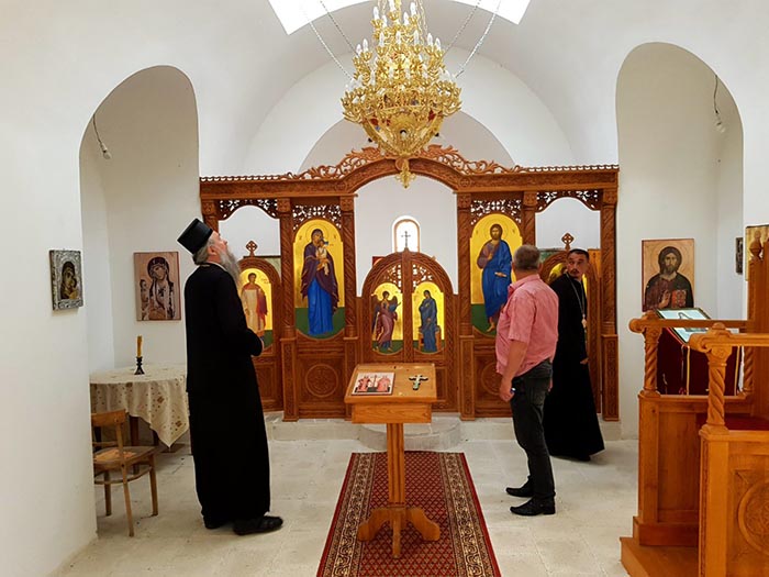 Епископ Јоаникије посјетио породицу Фемић, која је остала без крова над главом