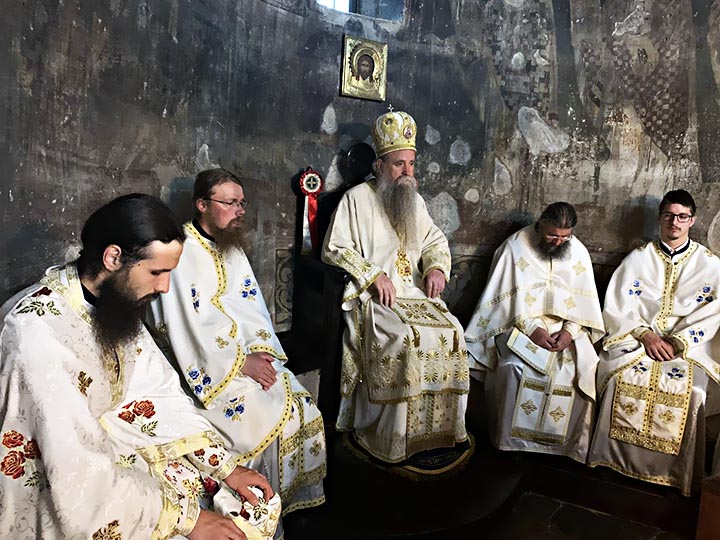 Владика Јоаникије служио у манастиру Ђурђеви Ступови