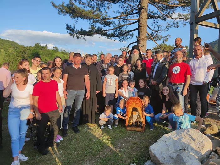 Владика Јоаникије освештао темеље цркве која се обнавља у Зорићима