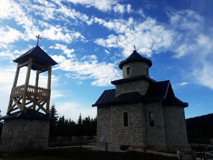 Освештана црква Светог Апостола Луке у Нинковићима на Жабљаку