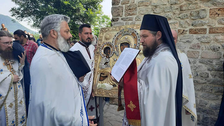 Празник Иконе Богородице Тројеручице прослављен у Ђурђевим Ступовима