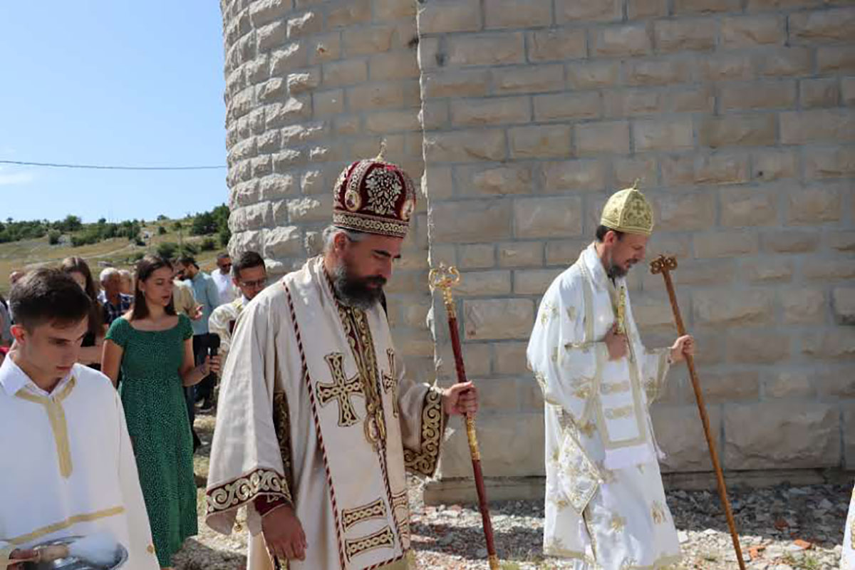 Прослављена храмовна слава цркве Светог свештеномученика Атиногена на Вучјем долу