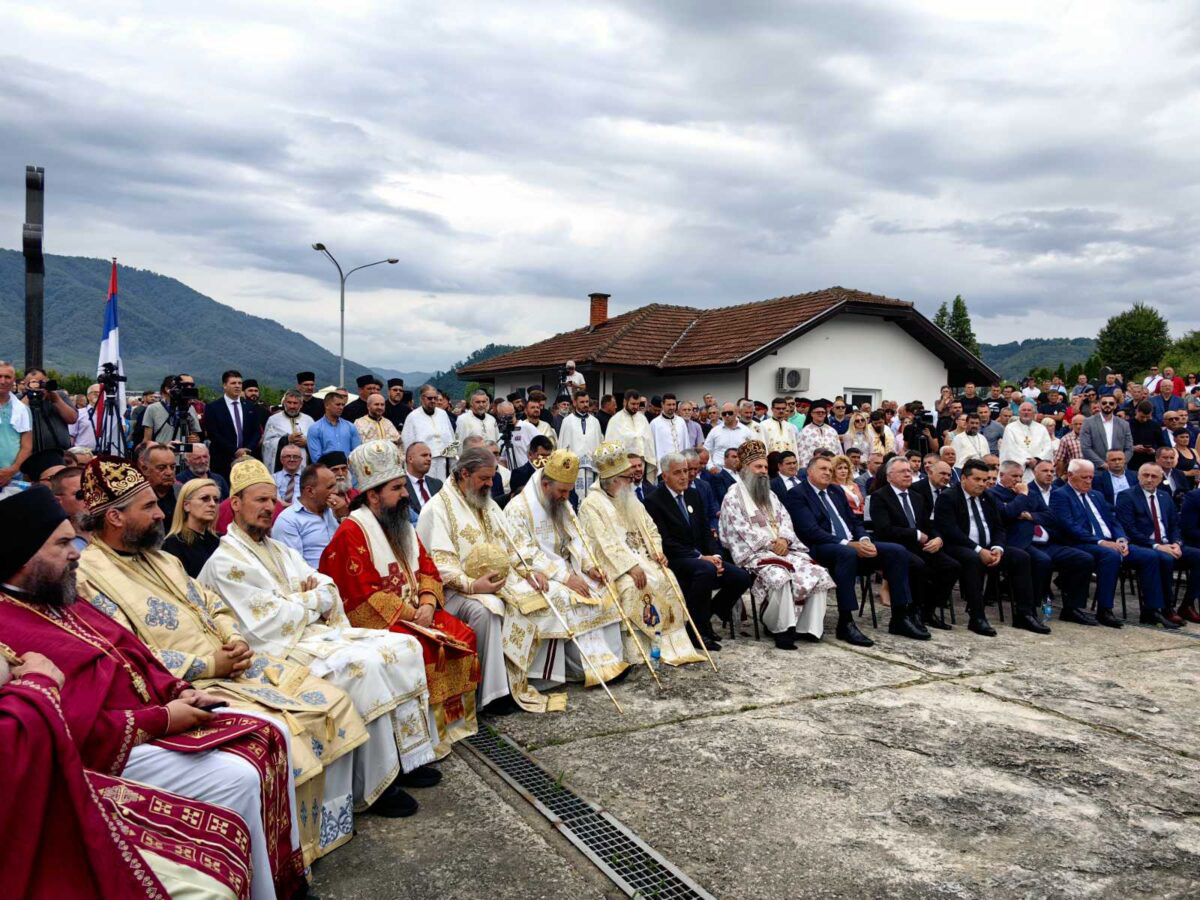 Патријарх Порфирије на обележавању 31. годишњице великог страдања Срба у Средњем Подрињу и Бирчу