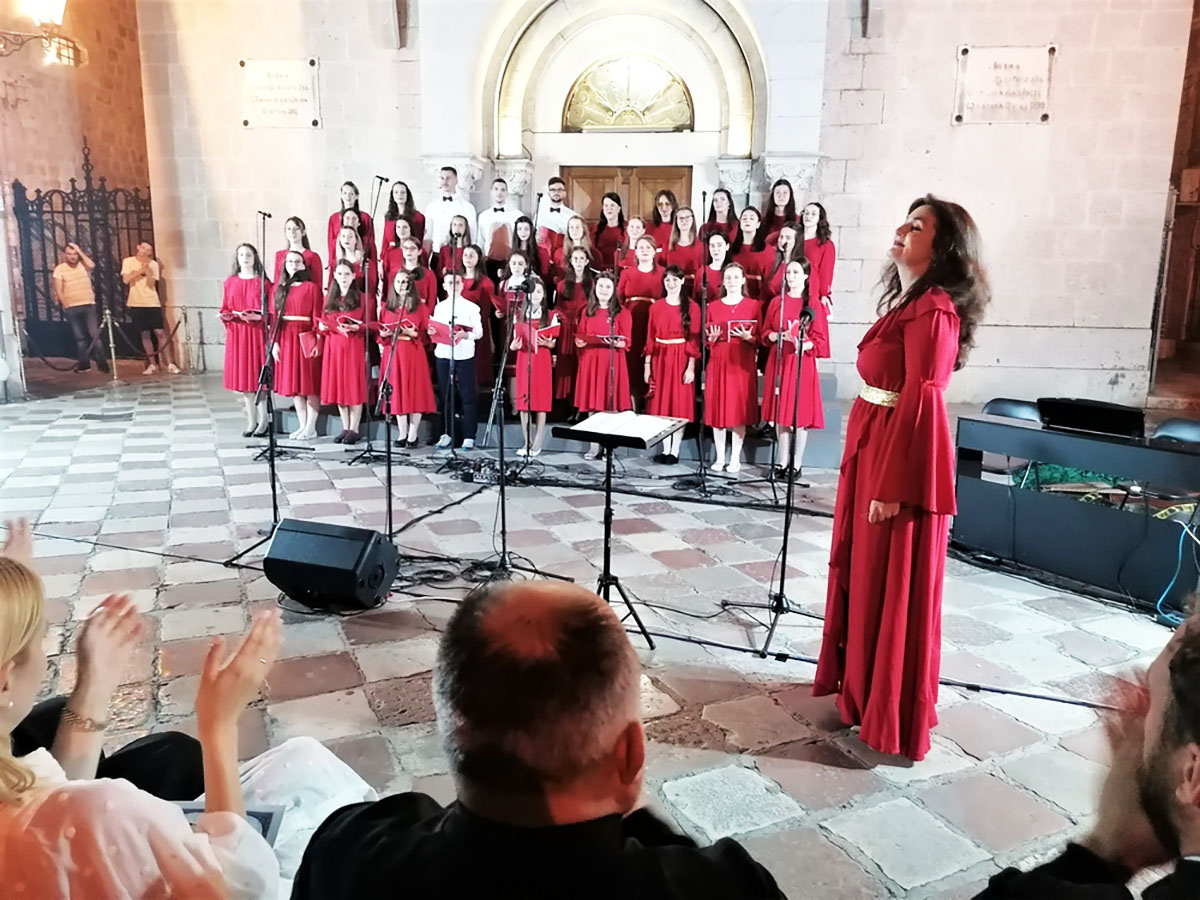 Никшићки Хор “Преподобне мати Ангелине” одушевио публику Првог хорског фестивала у Котору
