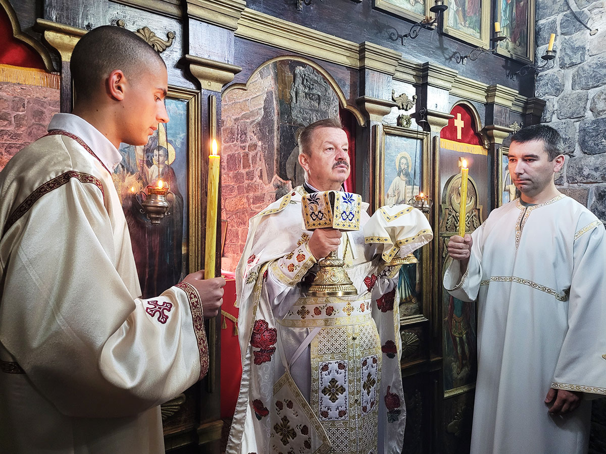 Литургијa у 4. недјељу по Духовима у Цркви Светих Апостола Петра и Павла у Бијелом Пољу