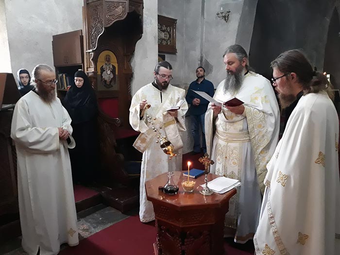 Литургија у манастиру Ђурђеви Ступови