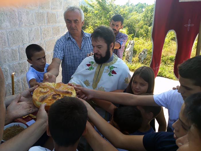 Црква Успења Пресвете Богородице у Пошћењу прославила храмовну славу