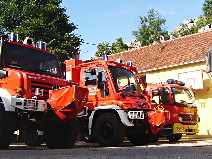 ПОДГОРИЧКИ И НИКШИЋКИ ВАТРОГАСЦИ ПОДРЖАЛИ СПЦ