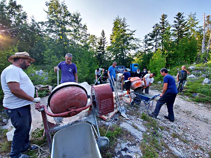 Укључимо се у акцију и помогнимо поправку пута према манастиру Сомина