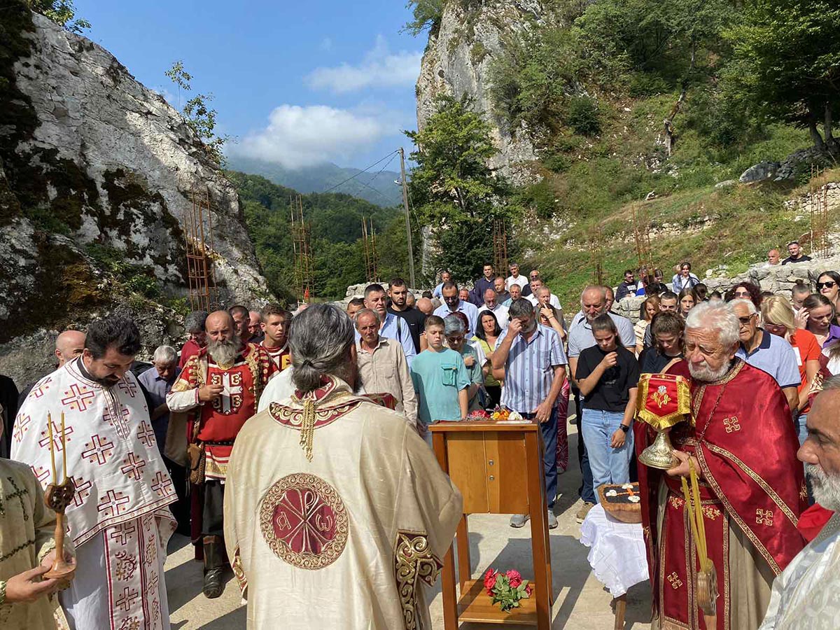 Прослављен Свети великомученик Пантелејмон, слава манастира Самограда