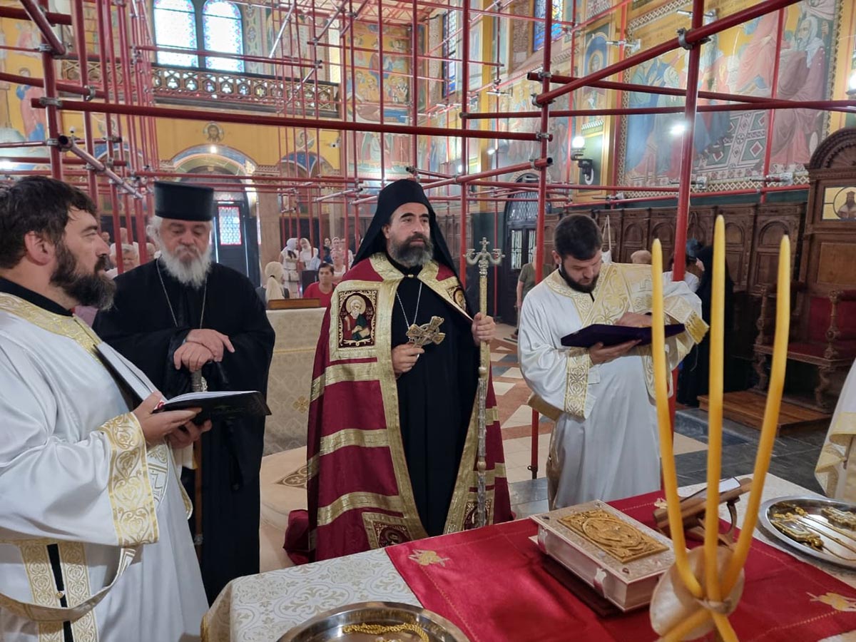 Епископи Методије и Кирило богослужили у храму Преображења Господњег у Загребу