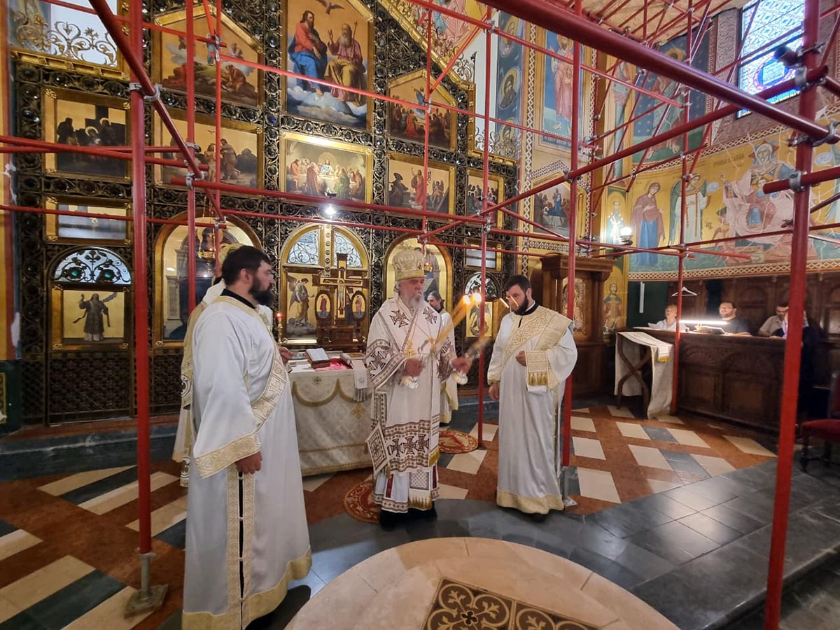 Епископи Методије и Кирило богослужили у храму Преображења Господњег у Загребу