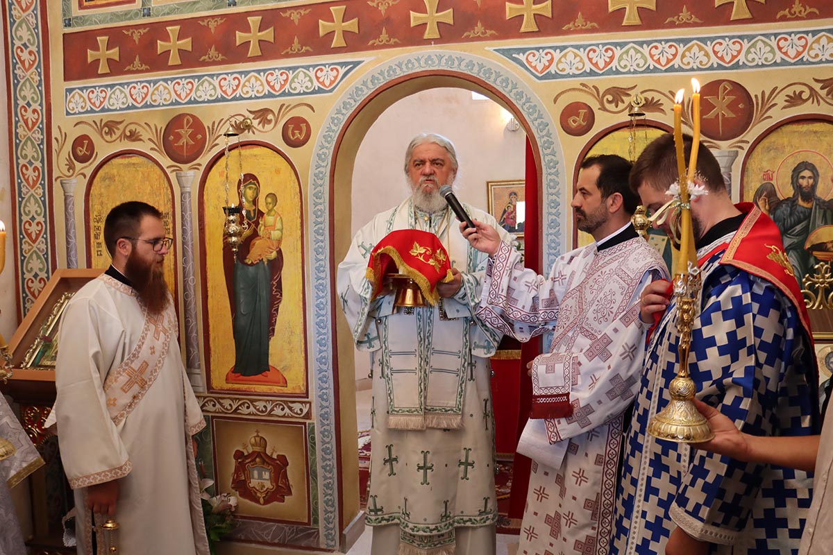 Архијерејска литургија на Вучјем Долу