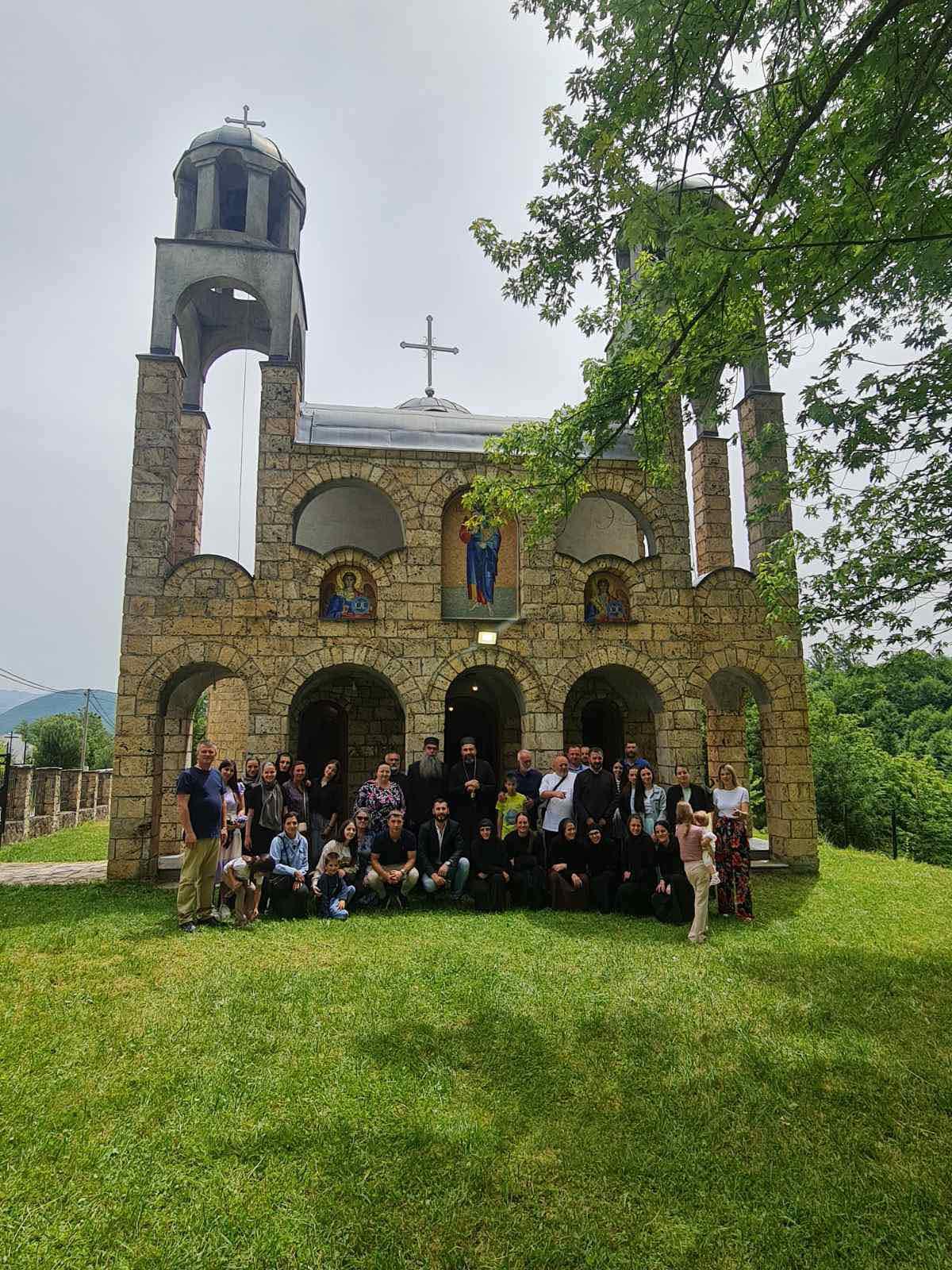 Литургијско сабрање у храну Свете Тројице у мјесту Виницка код Берана