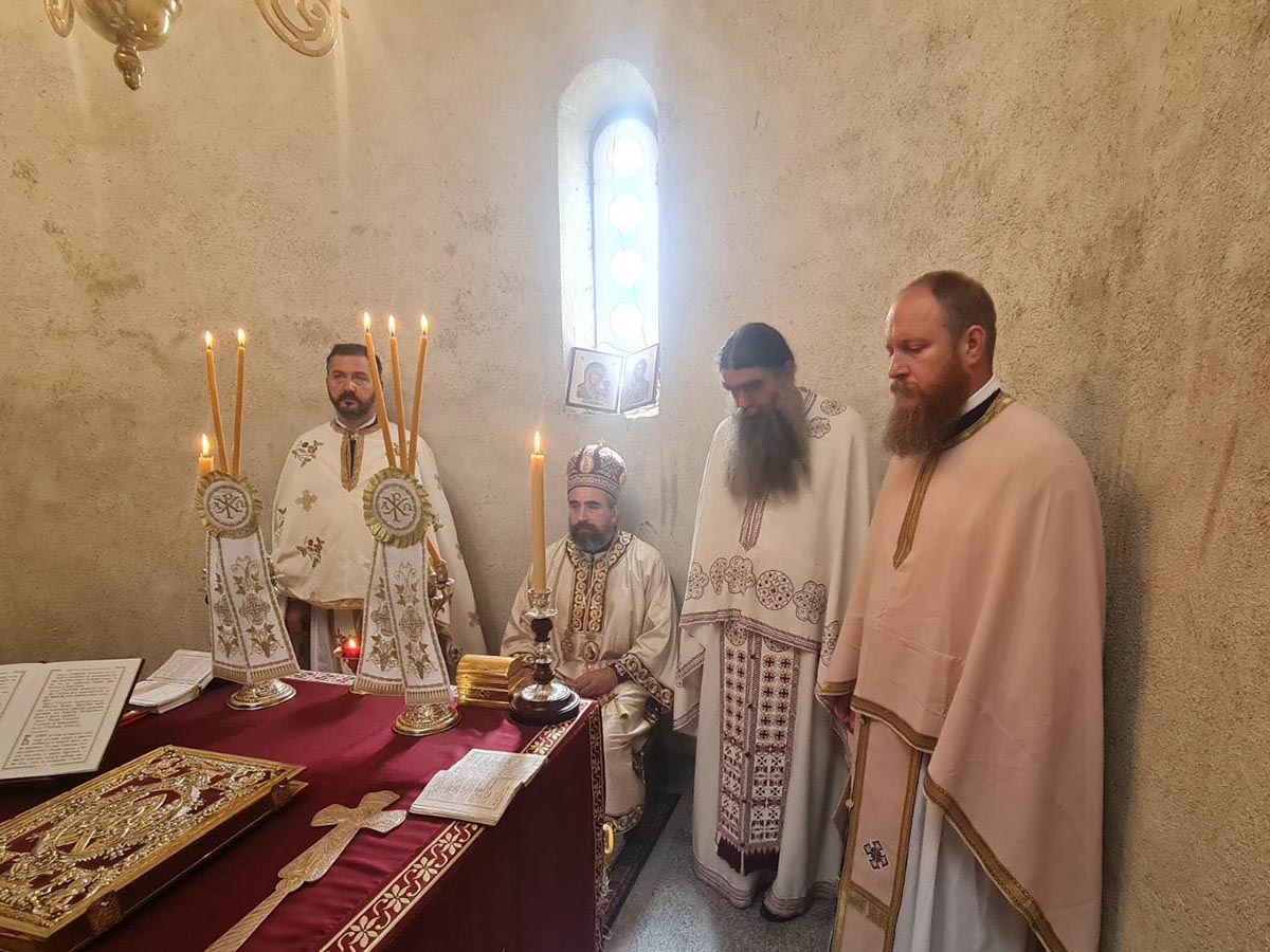 Литургијско сабрање у храну Свете Тројице у мјесту Виницка код Берана