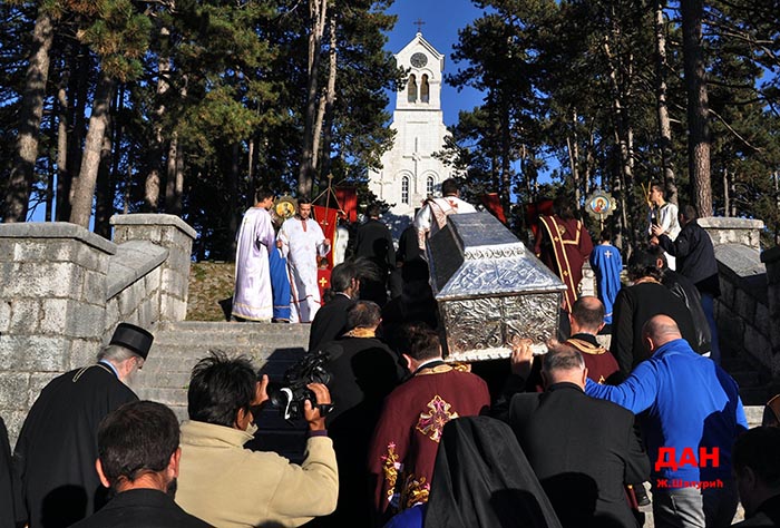 Мошти Светог Арсенија свечано дочекане у никшићком Саборном храму
