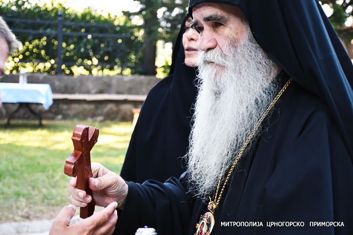 Блаженопочившем Митрополиту Амфилохију постхумно Награда ослобођења Никшића