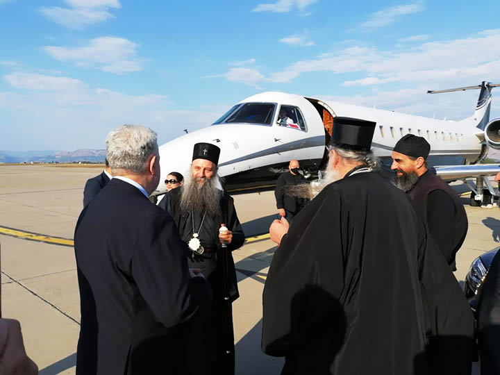 Патријарх Порфирије на подгоричком аеродрому