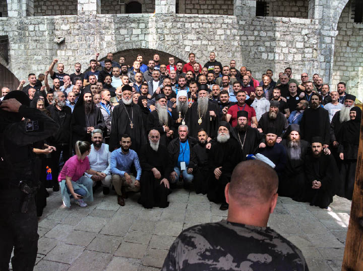 Митрополит Јоаникије свечано устоличен у трон Светог Петра Цетињског