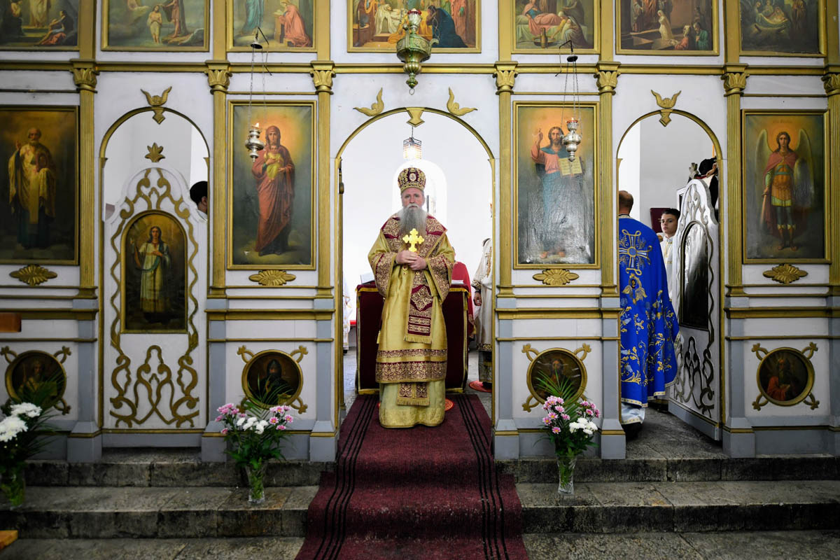 Литургијско сабрање у Андријевици: Митрополит Јоаникије и Епископ Методије служили Литургију, освештали нови звоник и бисту војводи Петру Бојовићу