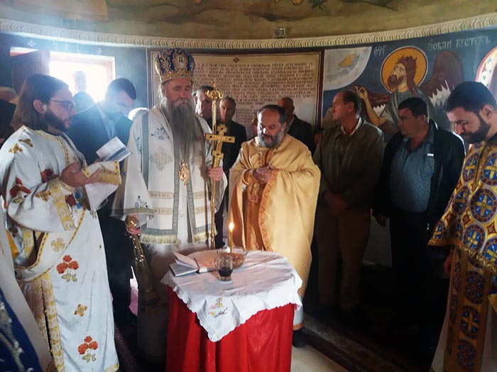 Литургија и парастос у манастиру Косијерево