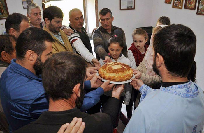 Литургија у селу Подљут