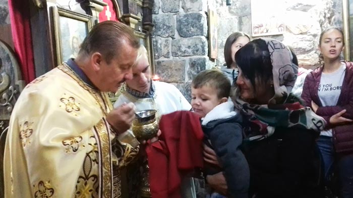 Крсту твоме поклањамо се Владико