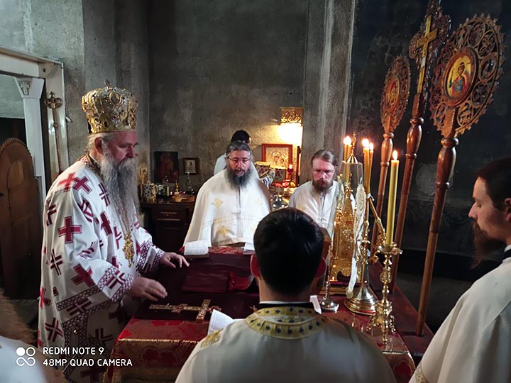 Епископ Јоаникије служио Литургију у манастиру Ђурђеви Ступови