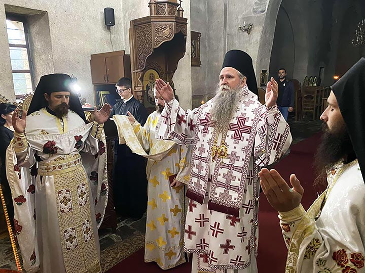 Света Архијерејска Литургија у манастиру Ђурђеви Ступови