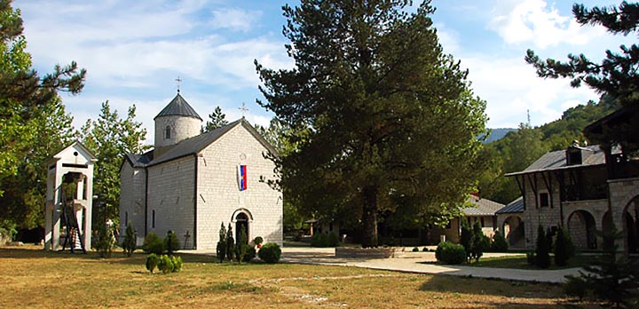 Протојереј-ставрофор Слободан Јокић у Жупском манастиру