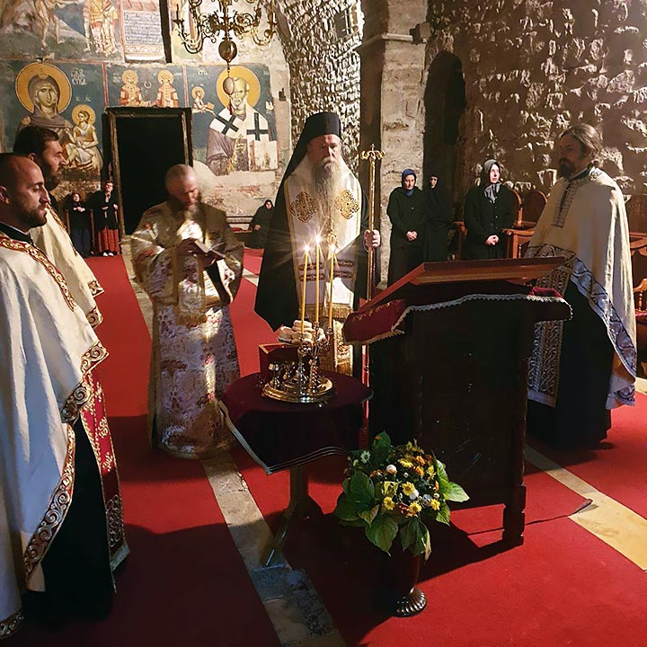 Празнично бденије у манастиру Пећка Патријаршија